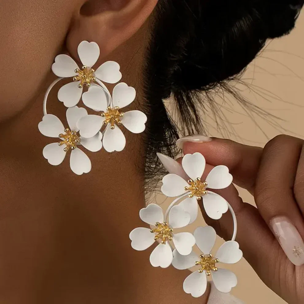 Pendientes colgantes vintage de flores blancas