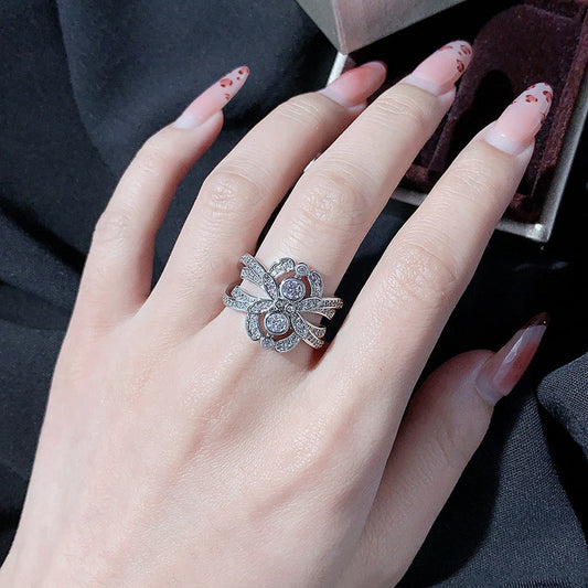 Elegante anillo vintage de circonita