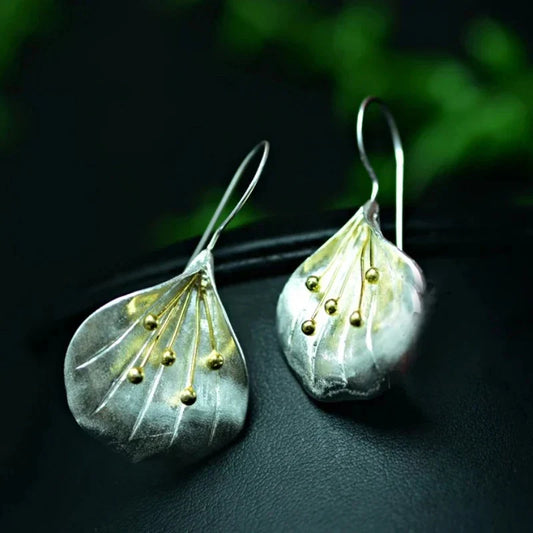 Pendientes de pétalos de la naturaleza