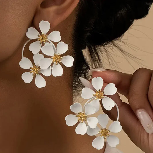 Pendientes colgantes vintage de flores blancas