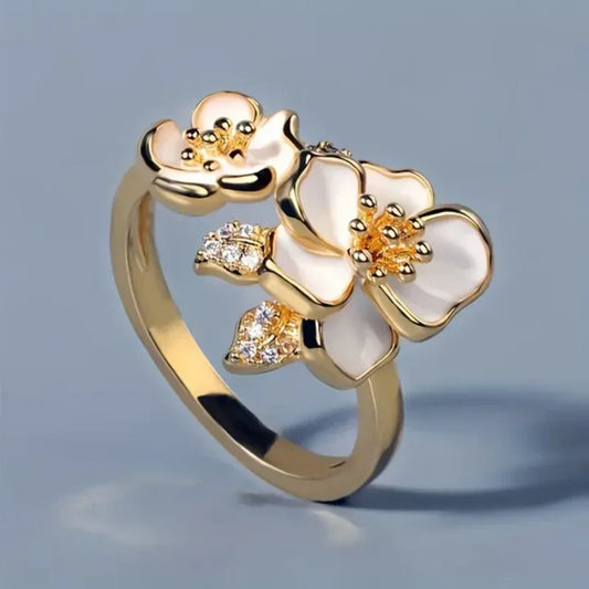 Anillo vintage de flor blanca